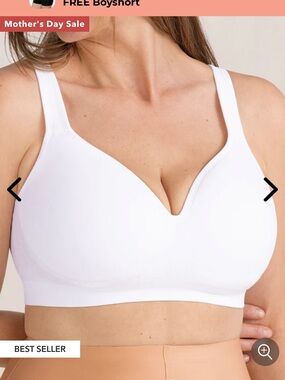 2 Shapermint Smooth Wireless Bras - White and Black Size Medium